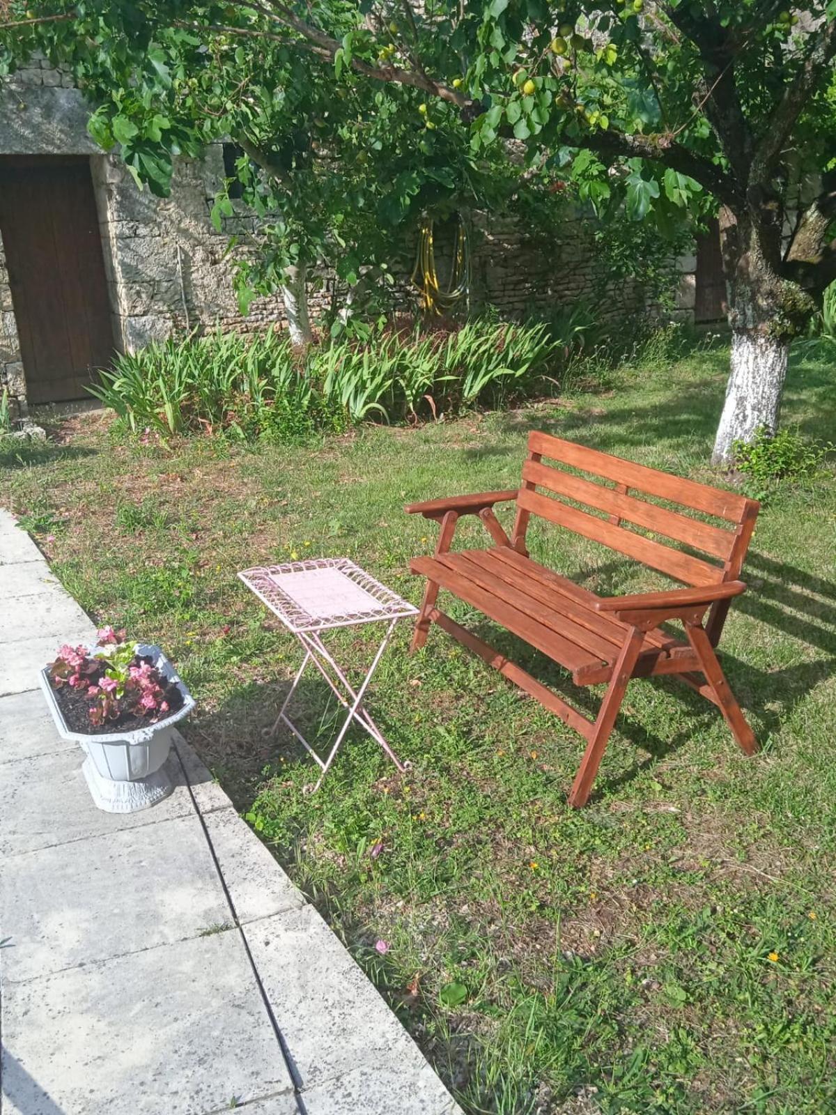 Bed and Breakfast Coucouhirondelle Brux Exterior foto
