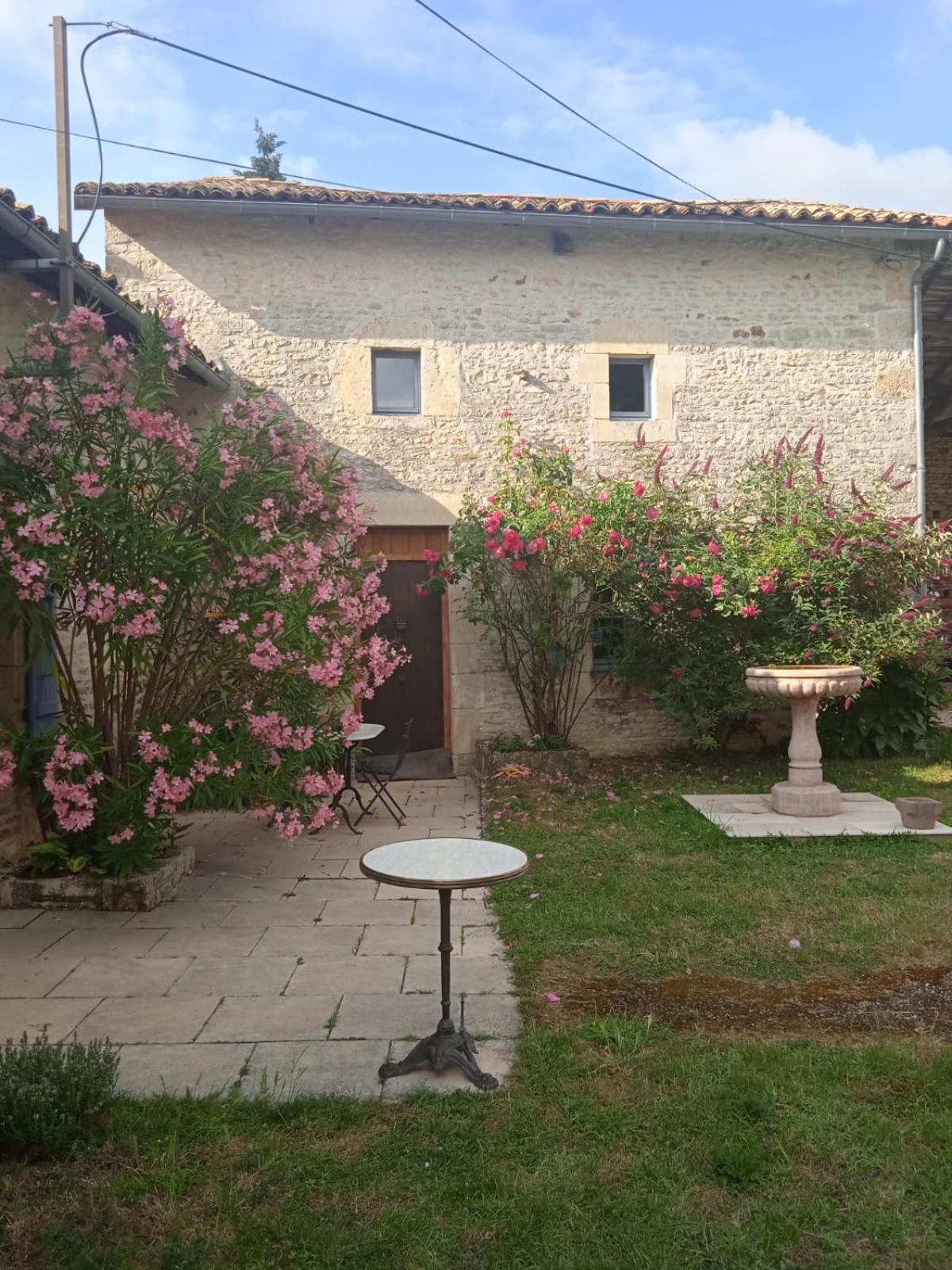 Bed and Breakfast Coucouhirondelle Brux Exterior foto